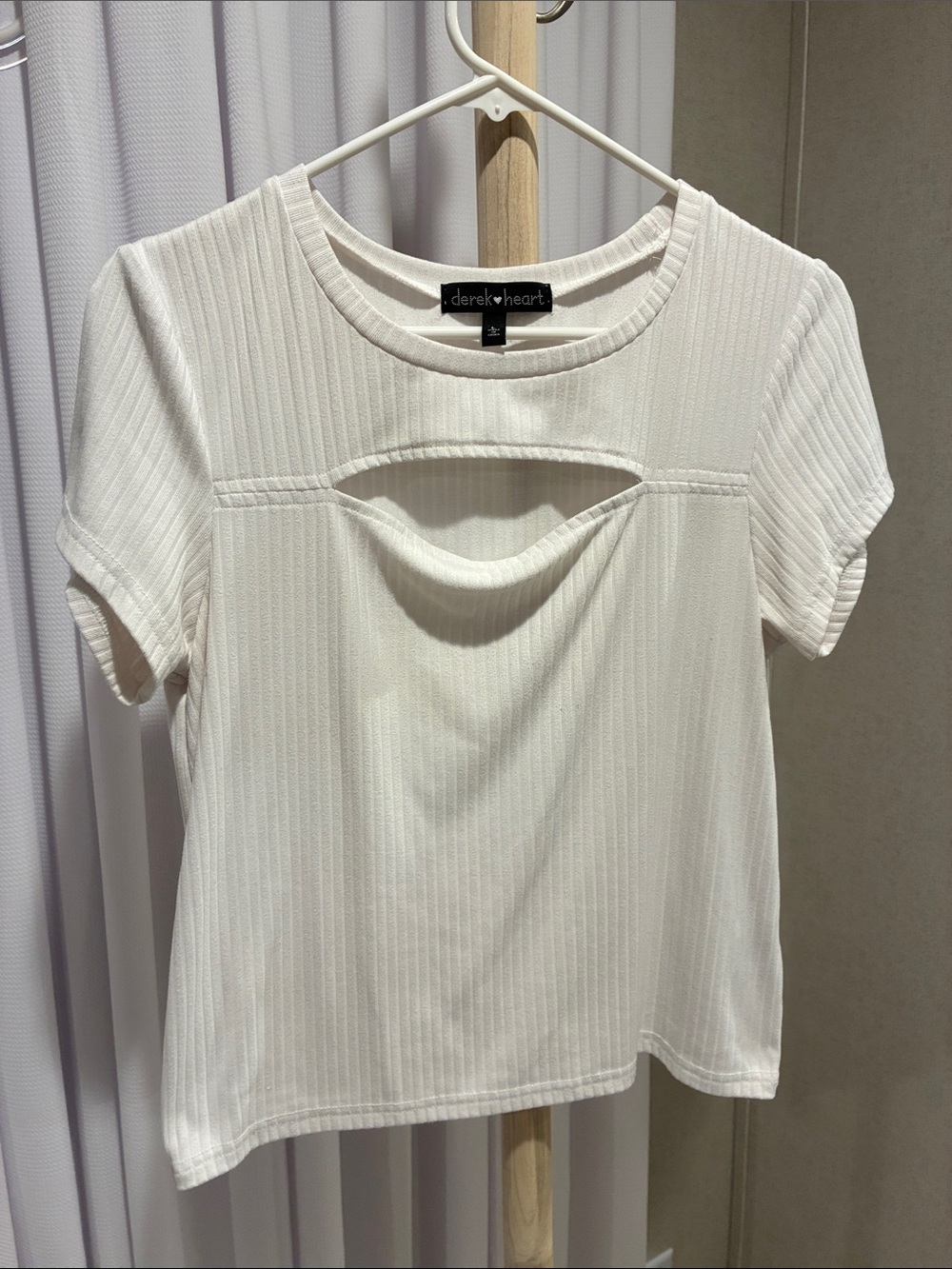 Derek Heart White Ribbed Short Sleeve Top with Front Cutout